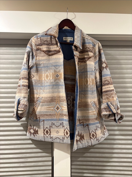 Jackets & Blazers - Women's Aztec Pattern Shacket - Blue & Tan